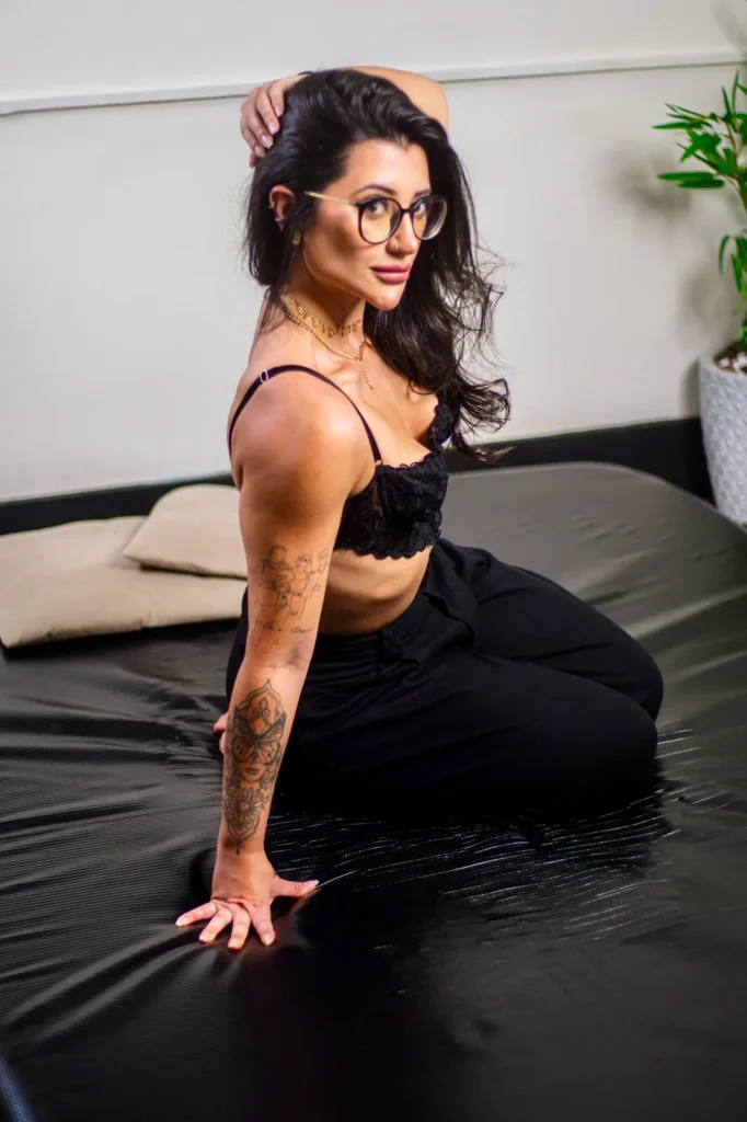 Luiza - especialista em massagem lingam