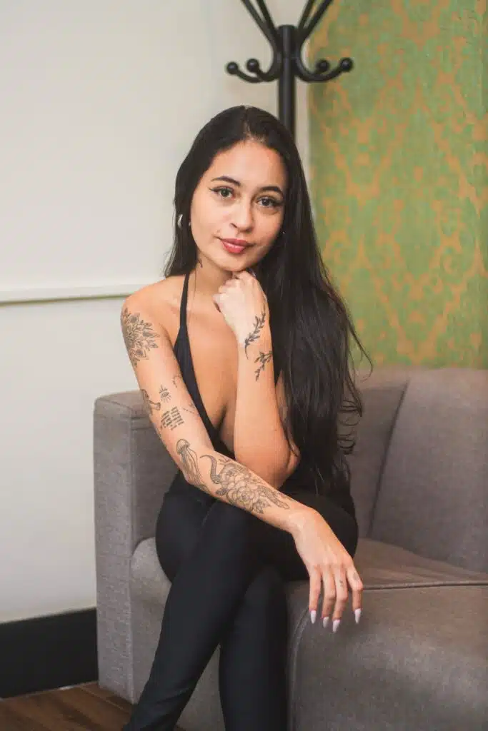 Massagista experiente de casa de massagem - Lara